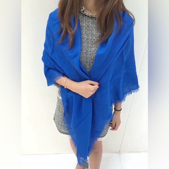 Authentic GUCCI summer shawl scarf royal blue with GG logo 140*140cm - Picture 9 of 11